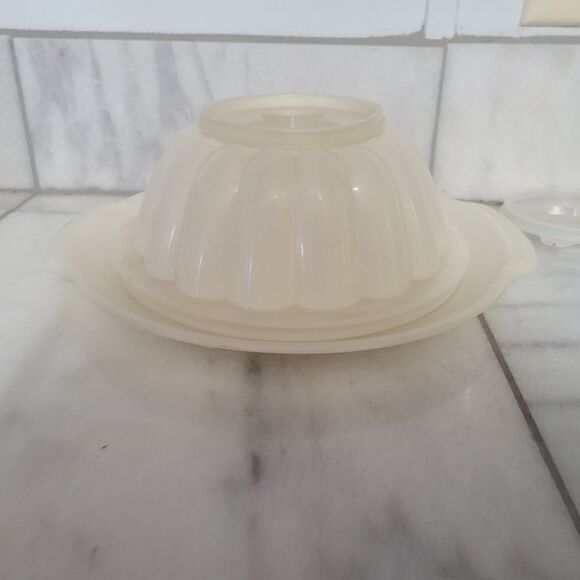 Tupperware Other - Vintage Tupperware Jel-N-Serve White Plastic Jello Mold w/ 4 Design Plates